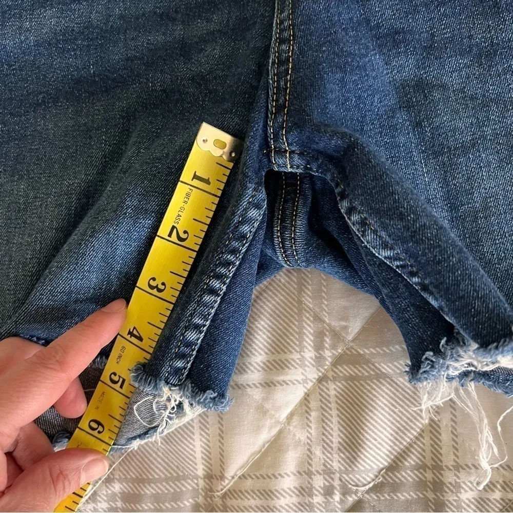 Calvin Klein Jeans Cut Off Denim Shorts Medium Wash Ragged Hem Size 10 EUC - Image 7