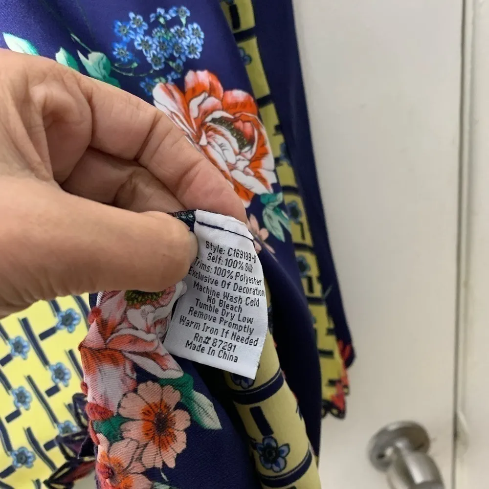 Johnny Was Dinah blue Silk Floral-Print Top with Embroidered Detail M - Image 5