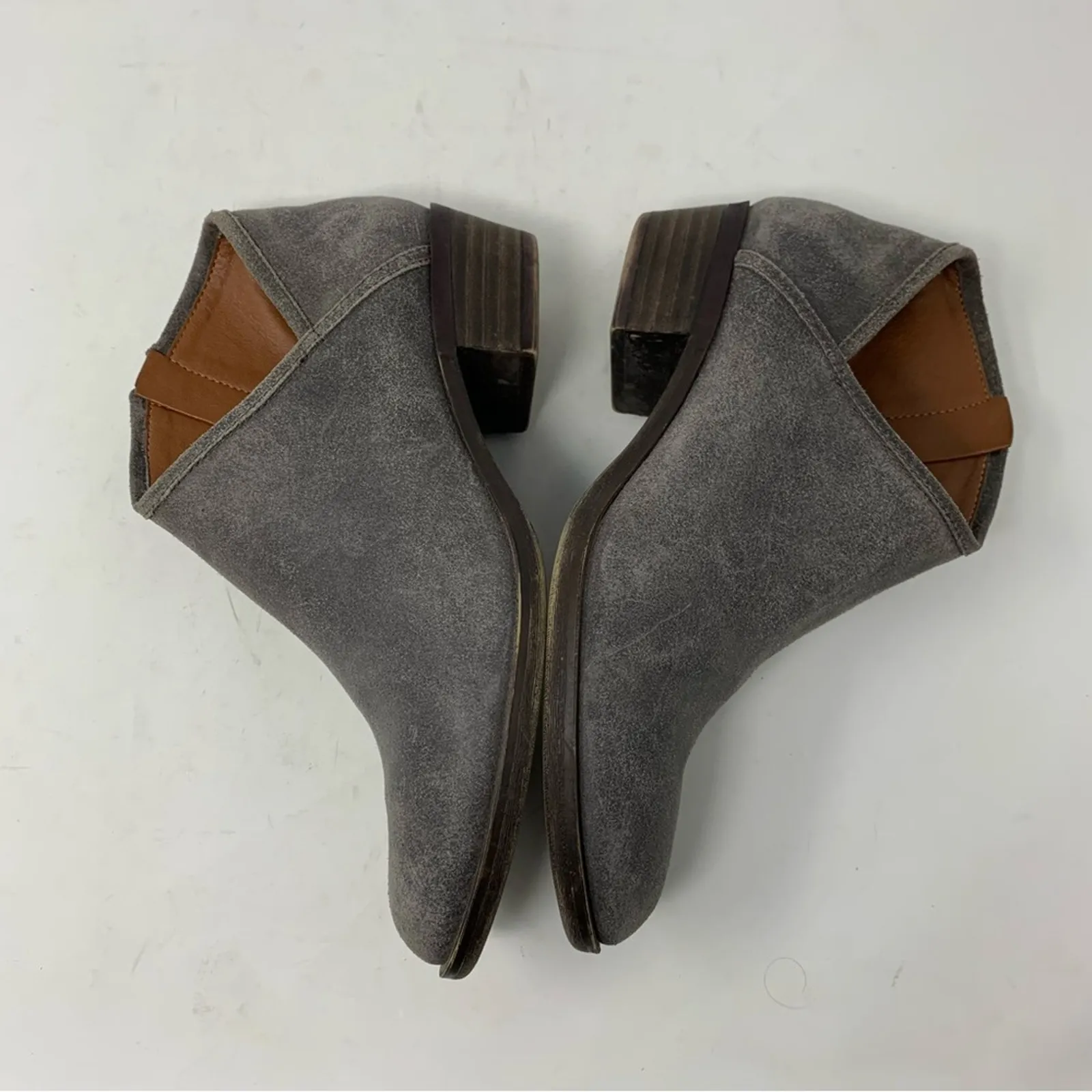 Lucky Brand Brekke Size 8 Asymmetrical Grey Suede Bootie Ankle Boot Side Zip - Image 9