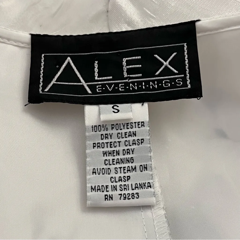 Vintage 90s Alex Evenings Crinkle Floral Blazer Jeweled Clasp White Black S - Image 3