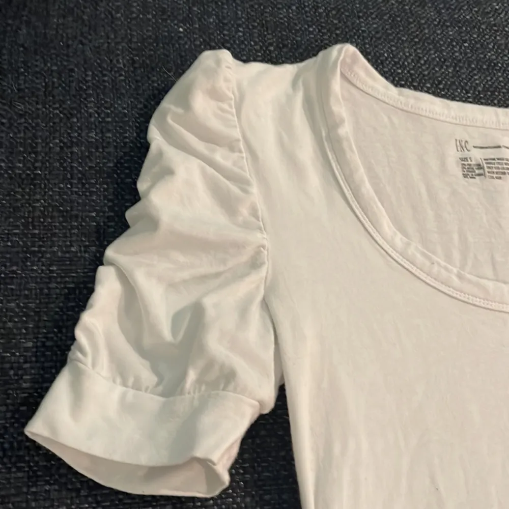 White t shirt with fancy short sleeves - Image 3