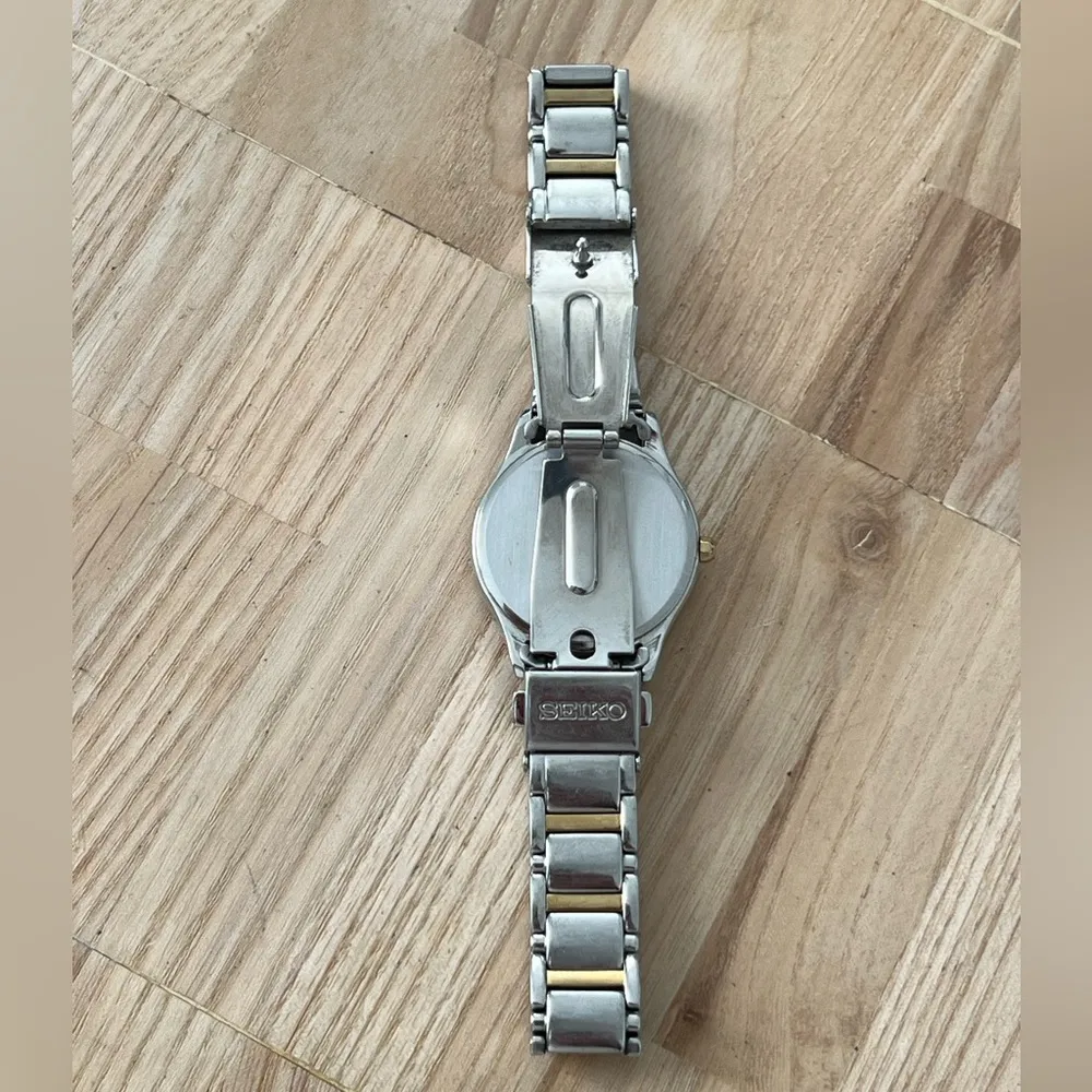 Seiko Solar Swarovski Crystals Ladies Watch Pearl Dial Two-Tone Bracelet Date - Image 10