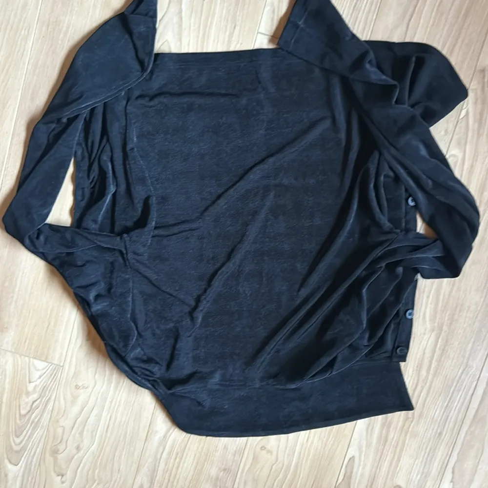 Glassons  BLACK BUTTON UP - Image 3