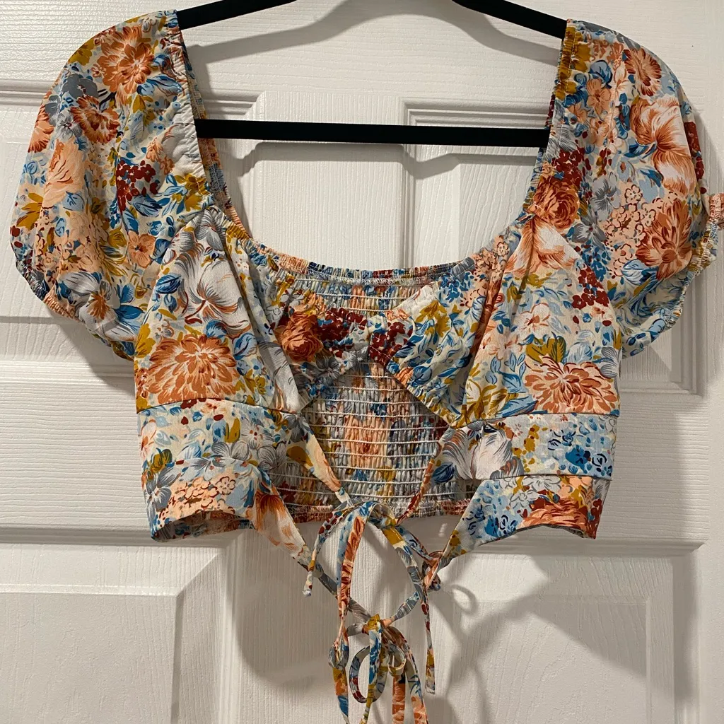 SHEIN Multicolor Floral Lace-Up Crop Top - Image 4