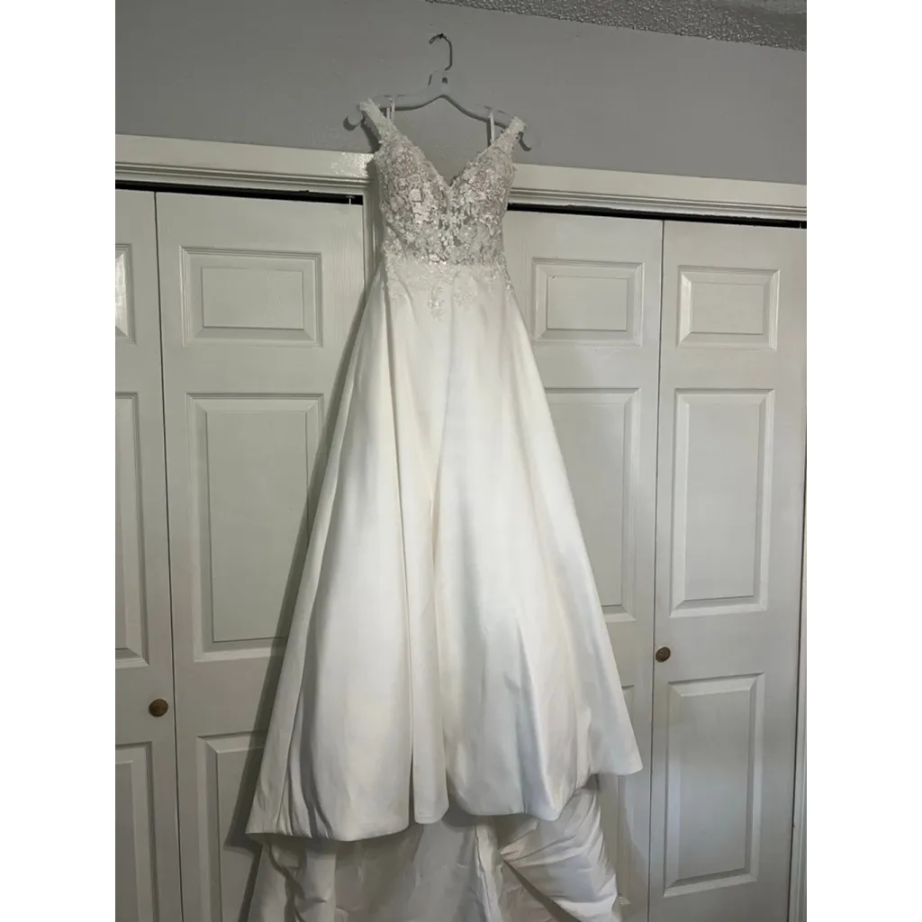 NWOT!!! Stella York White Lace Bodice Satin Wedding Dress with Pockets Size 8 - Image 3