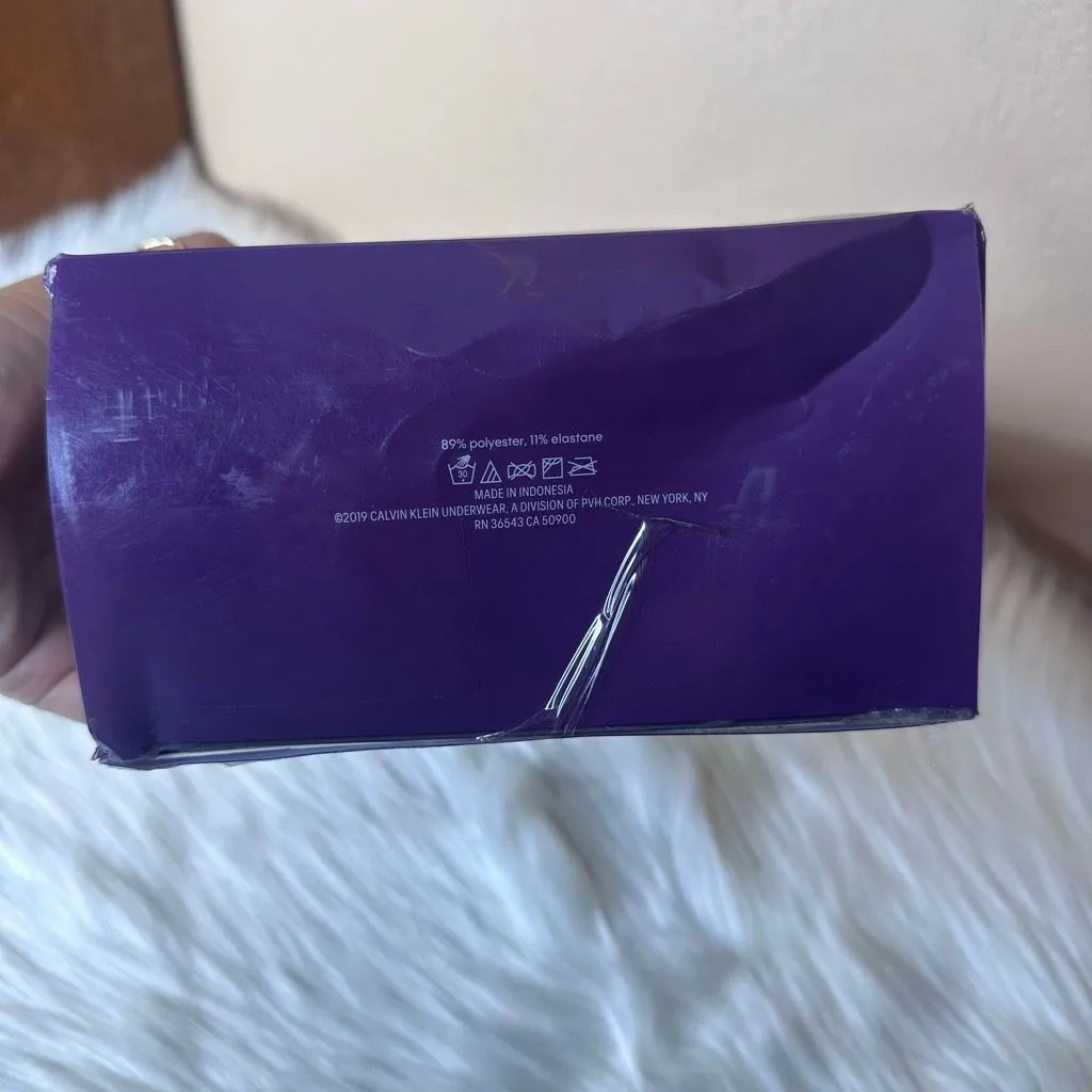 Calvin Klein Lightly Lined Wirefree Bra 2 Pack Size Large - Image 10