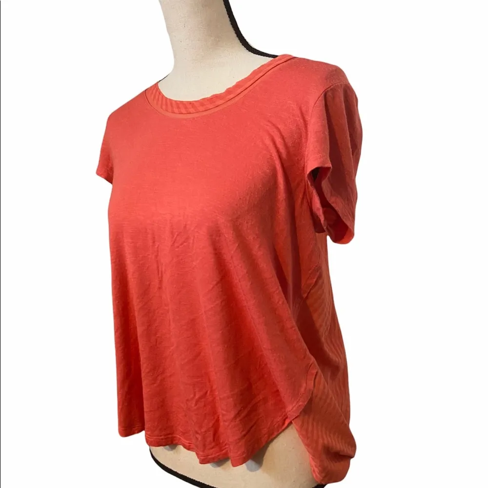 Deletta coral S high/low hem short sleeve blouse. - Image 2