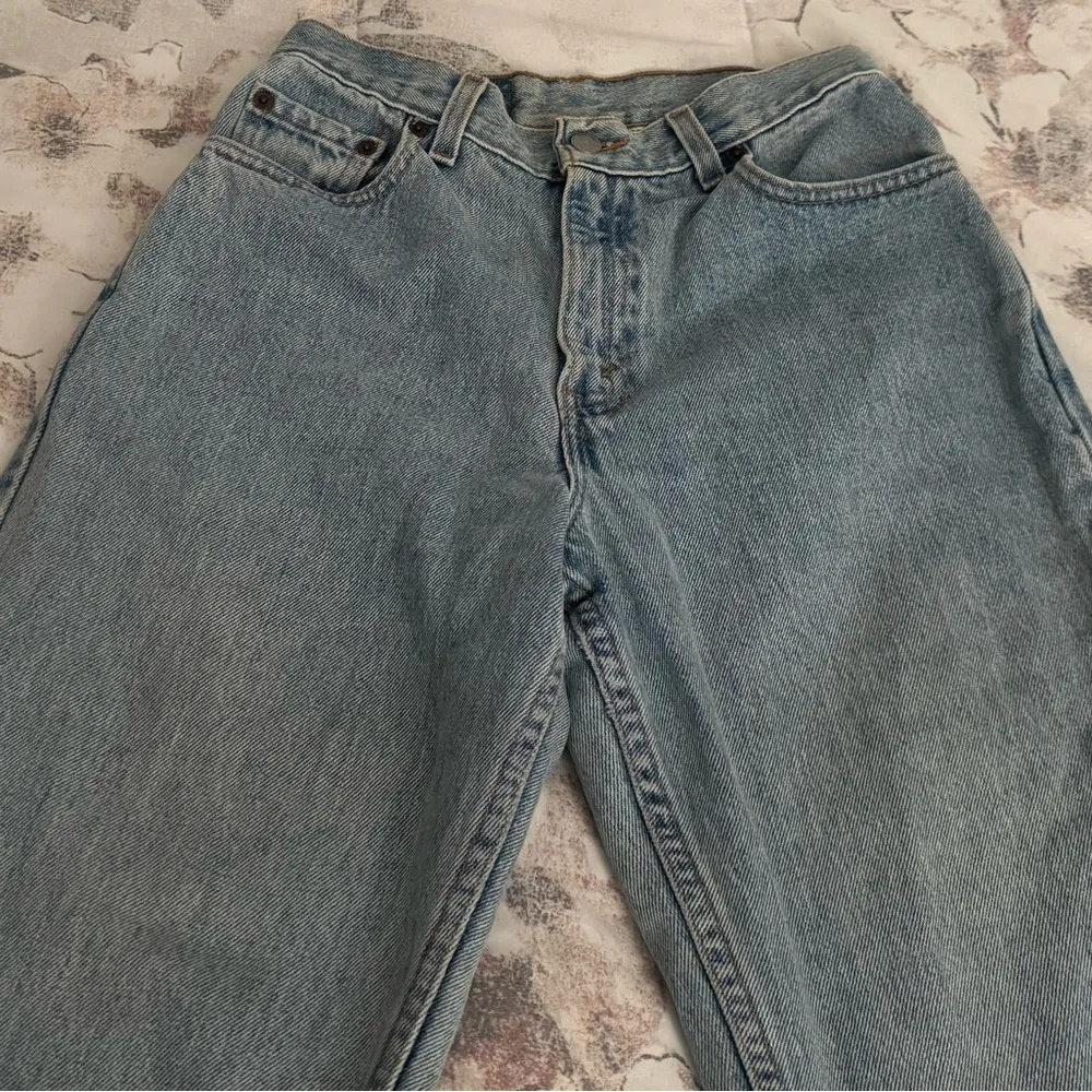 Vintage Y2K Levi’s 550 Relaxed Fit Tapered Leg light wash jeans, size 6 short - Image 10