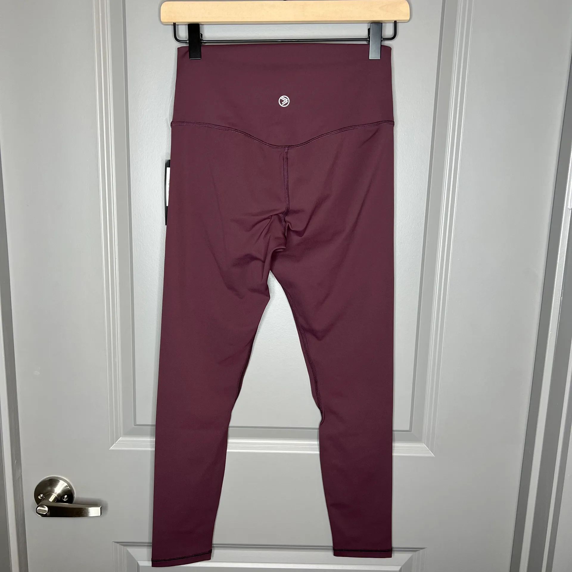 NWT Savvi SSKIN Leggings in Deep Plum, Buttery Soft Red Size M - Image 3