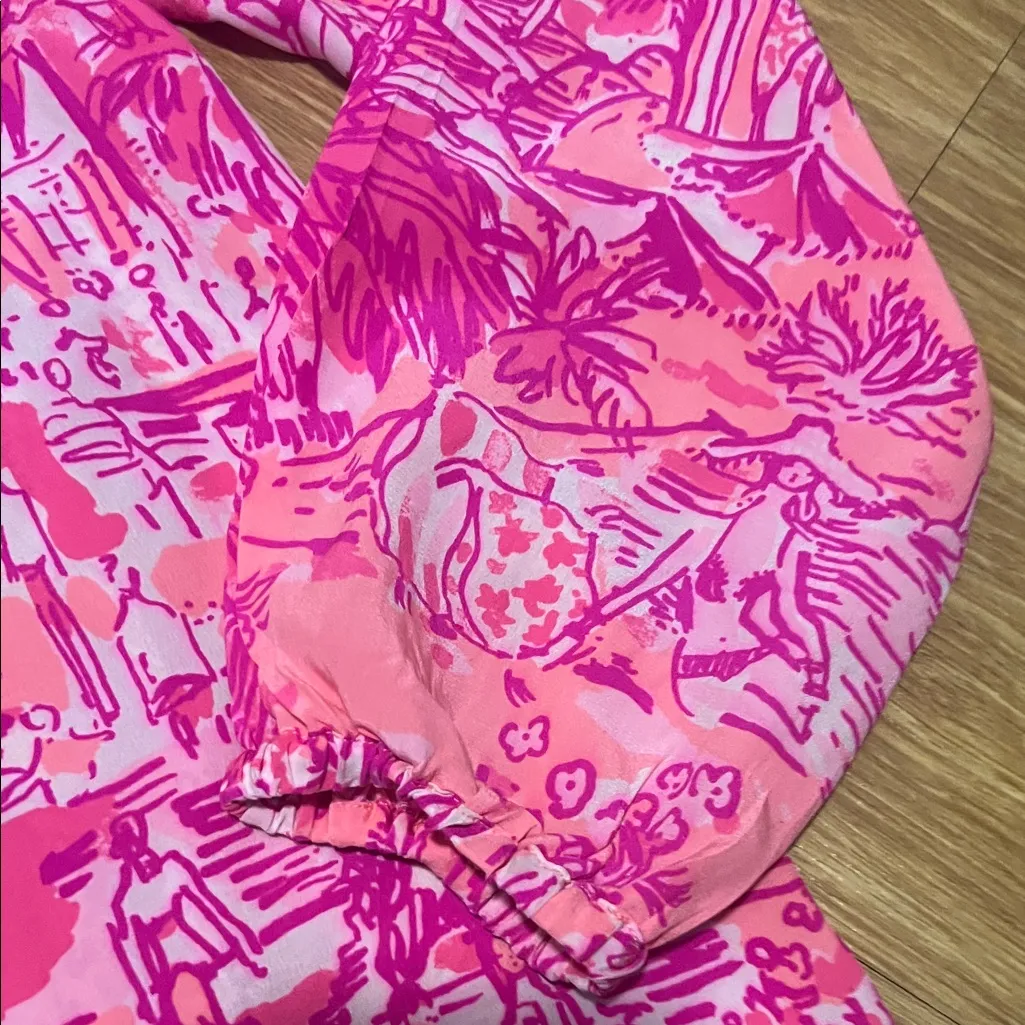 Lilly Pulitzer Pink and White Patterned Top v neck like new 100% silk size XS - Image 4