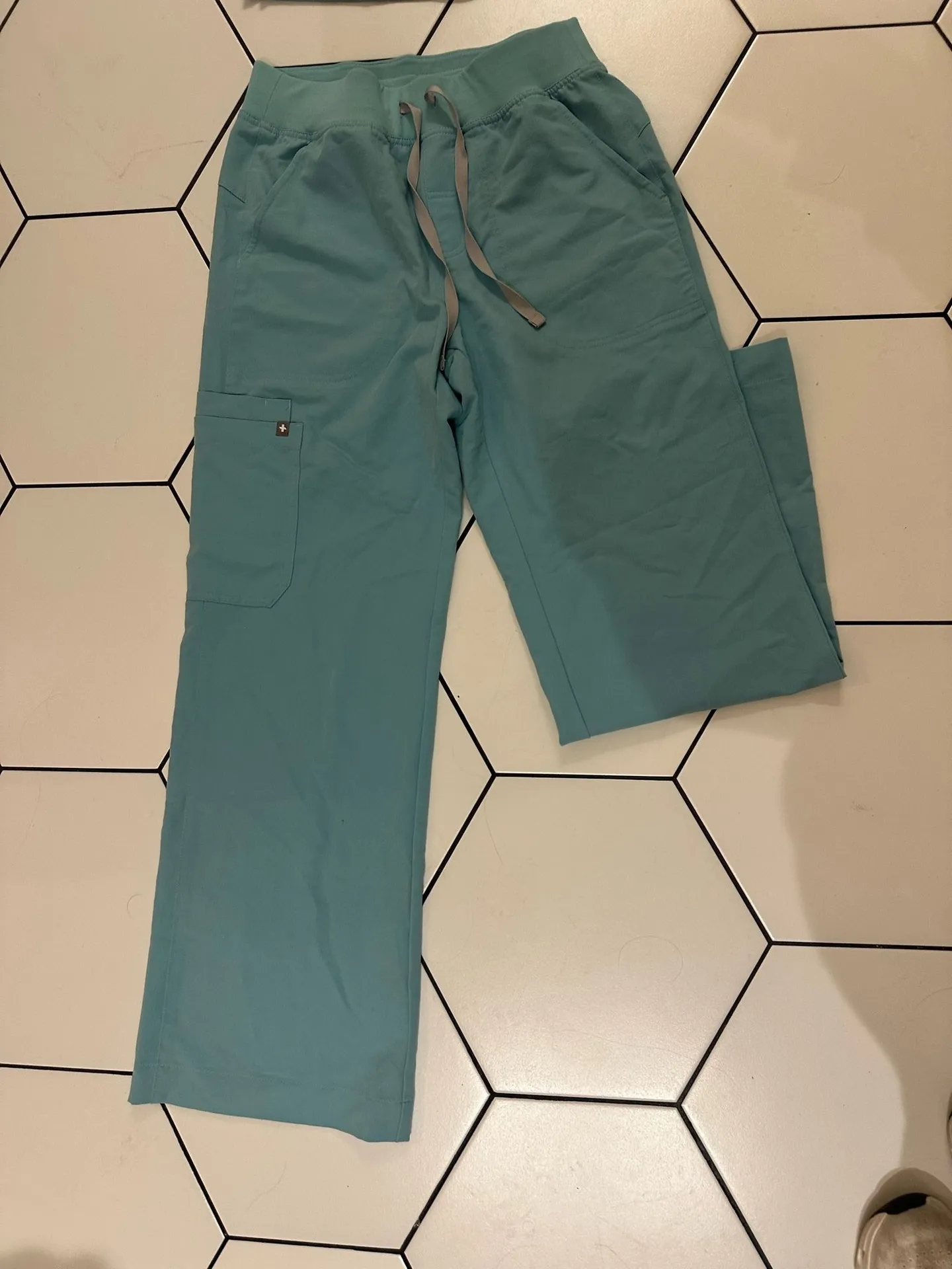 FIGS Scrub Set Women’s - Image 3