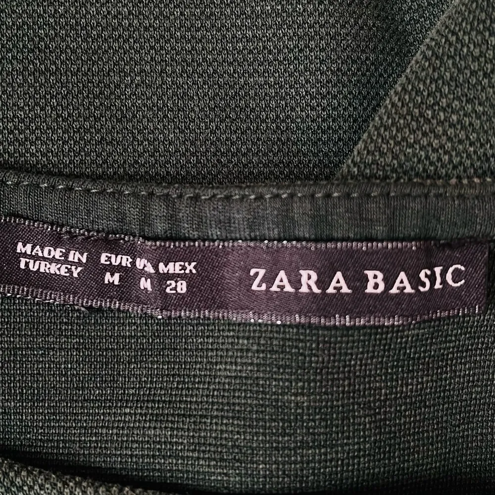 Zara Basic Short Sleeve Shirt Forest Green Size Medium - Image 5