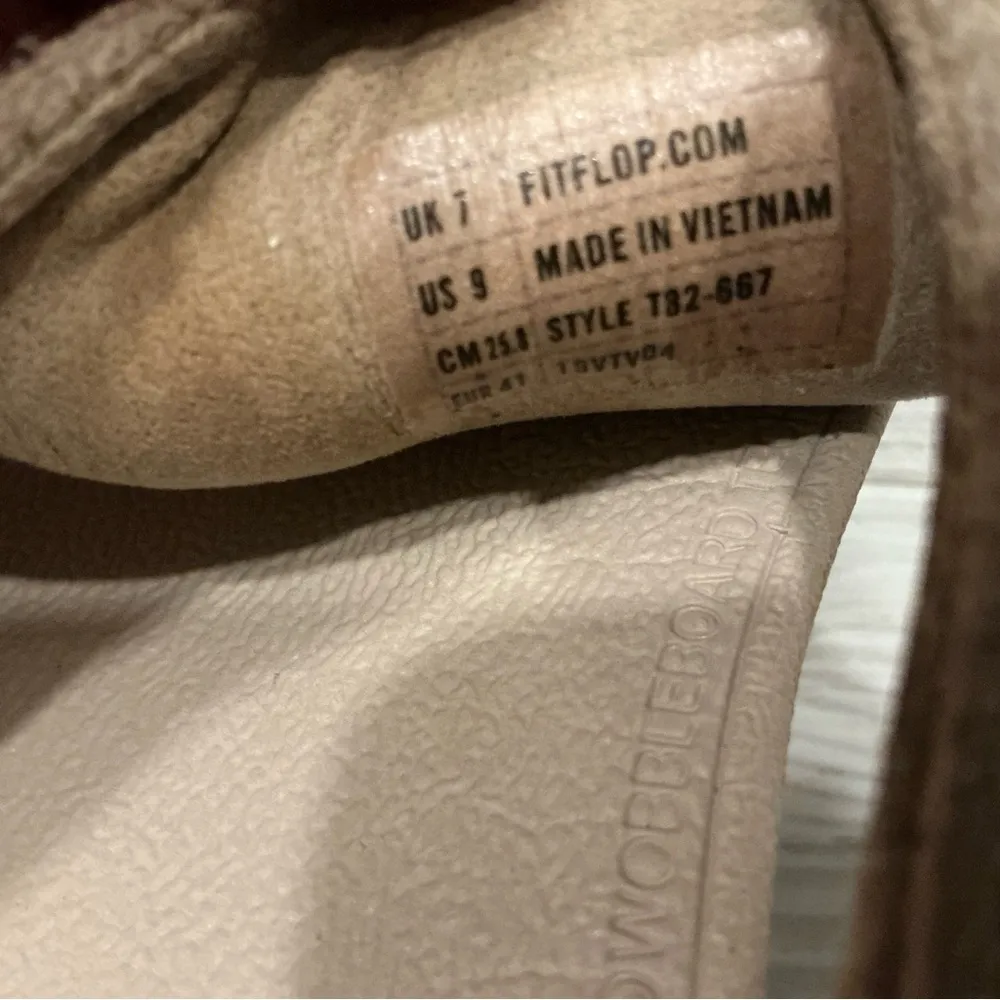 FitFlop lulu shimmer foil sandals women’s 9 hold rhinestone wedge T-strap - Image 7