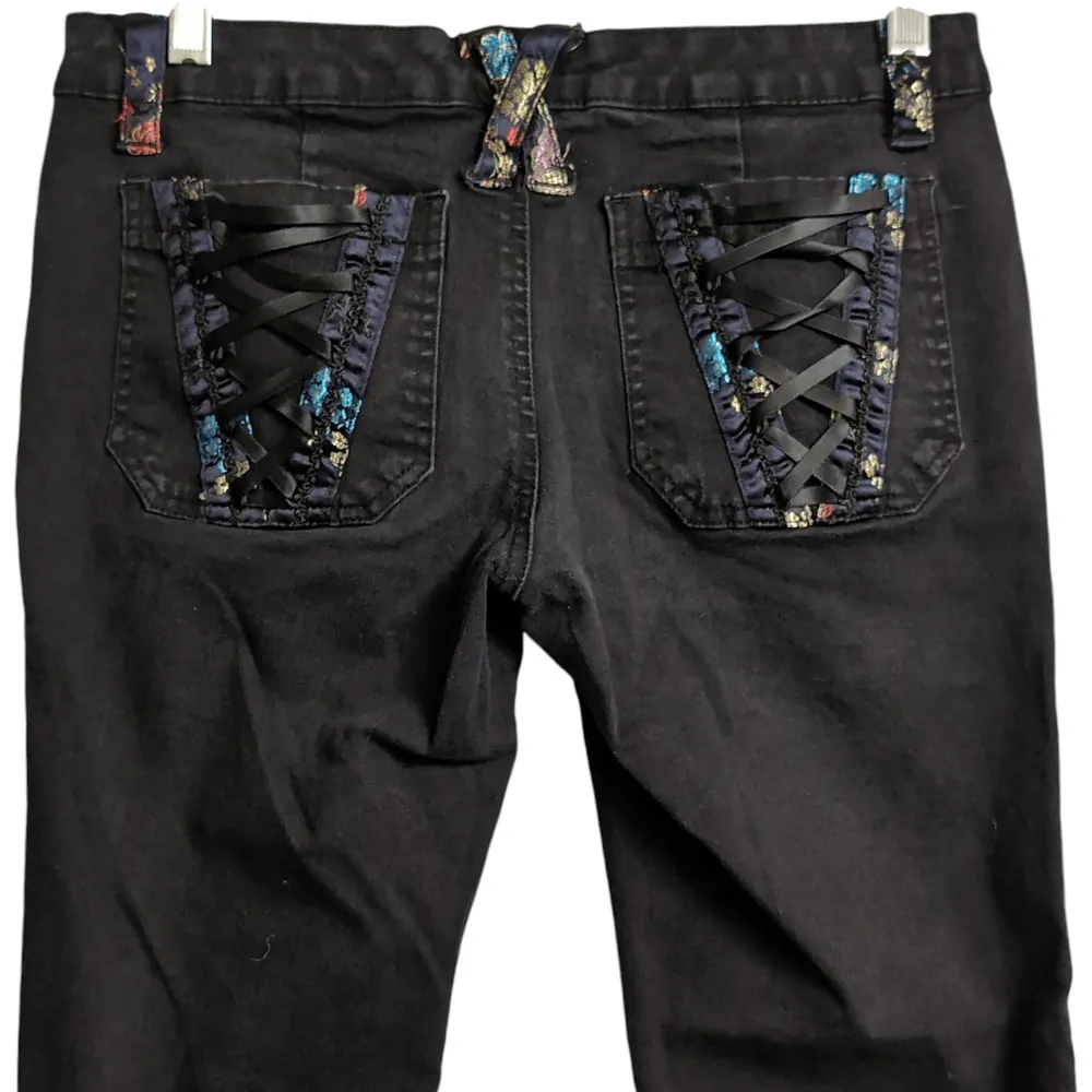 Tripp NYC Black Cropped Punk Goth Emo Lace Up Pocket Shorts Size 9 - Image 4