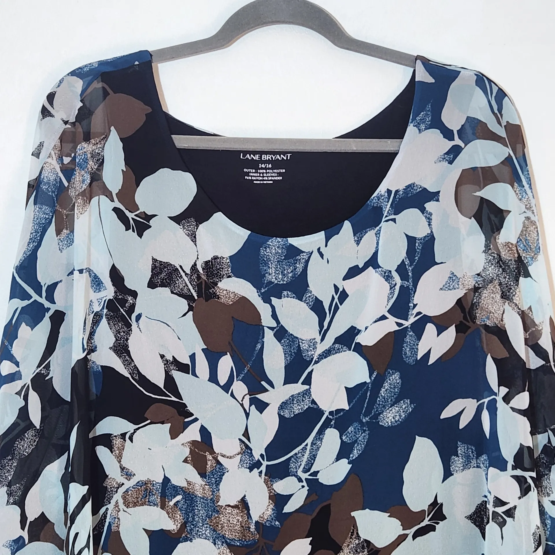 Lane Bryant Blue and Black Chiffon Leaf Print Blouse Size 14/16 - Image 3
