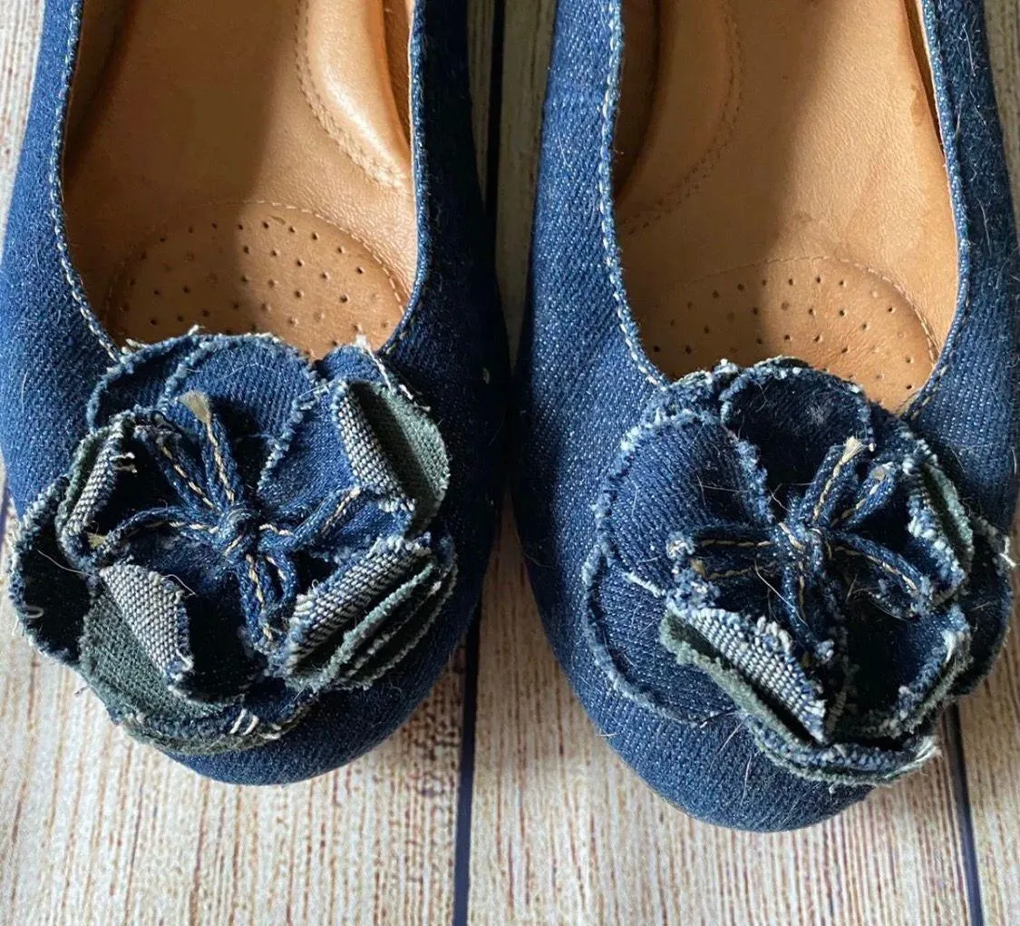 CLARK'S Blue Denim Flats with Flower - Image 3
