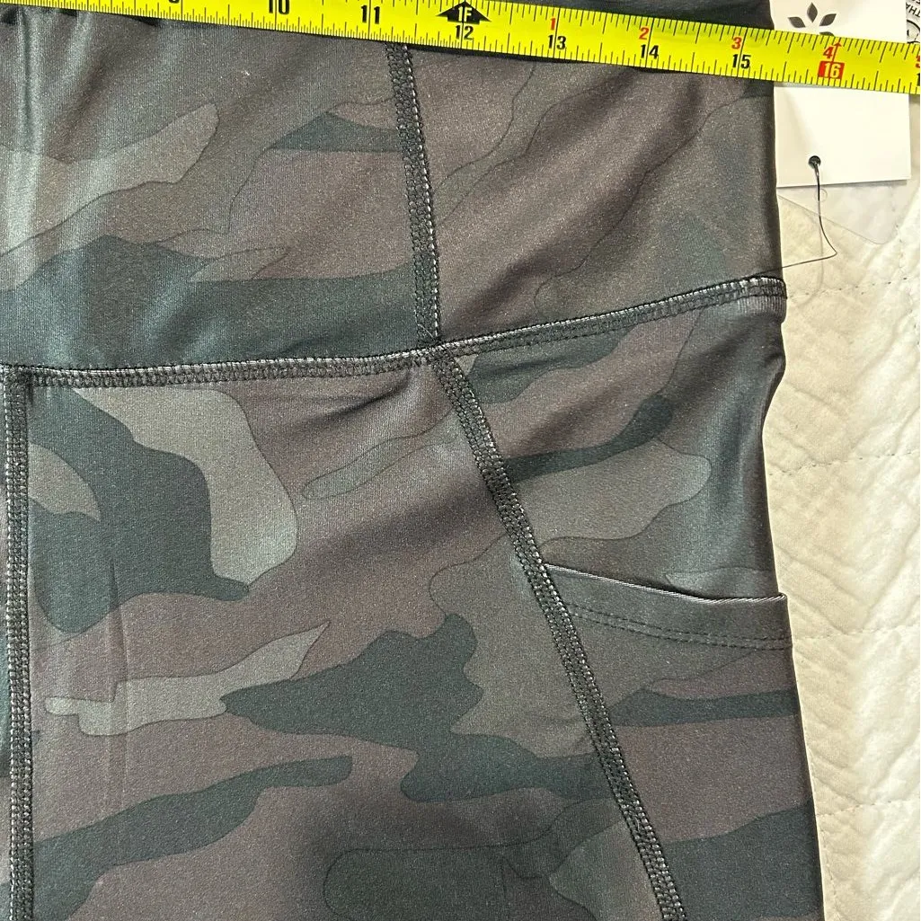 Nine West Capri Leggings Yoga Pants Dark Nights Camo Sz L - Image 7