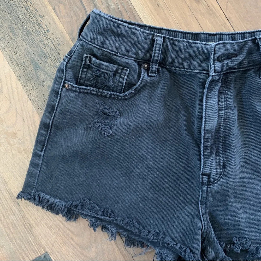 PacSun Distressed Black Raw Hem Shorts Size 28 - Image 4