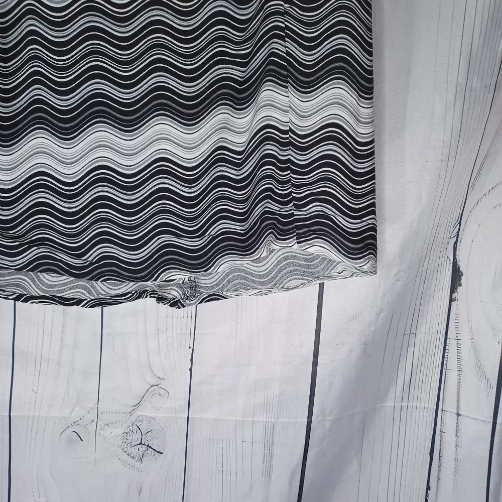So Black and White Wave Pattern Wrap Skirt NWT - Image 5
