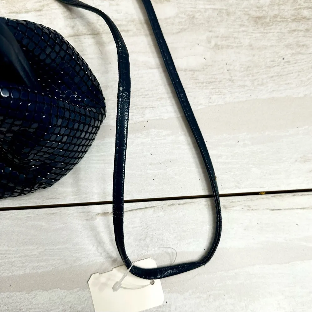 Dark Blue Chain Mail Purse Hand Crossbody Bag Goldtone Kiss Lock Closure 70s 80s - Image 9