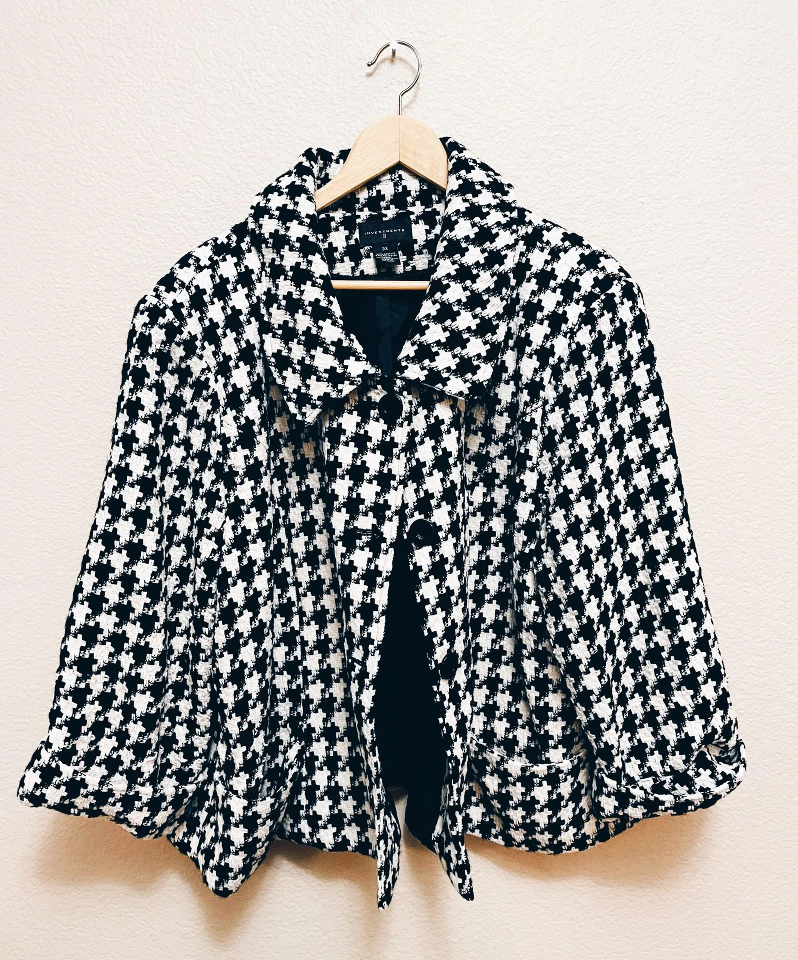  Investments black and white blazer  - Image 2