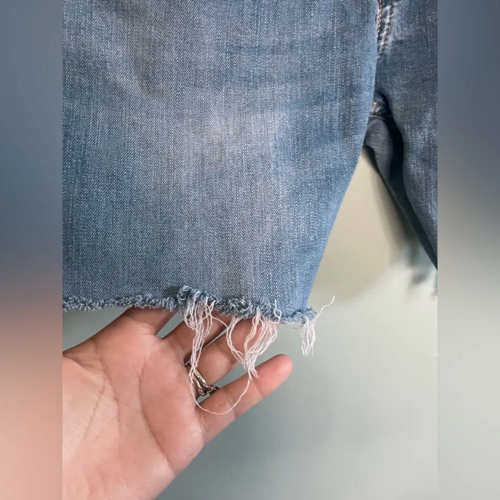 Levi’s Women’s 505 Blue Denim High Waisted Cutoff Shorts Sz 31 - Image 2