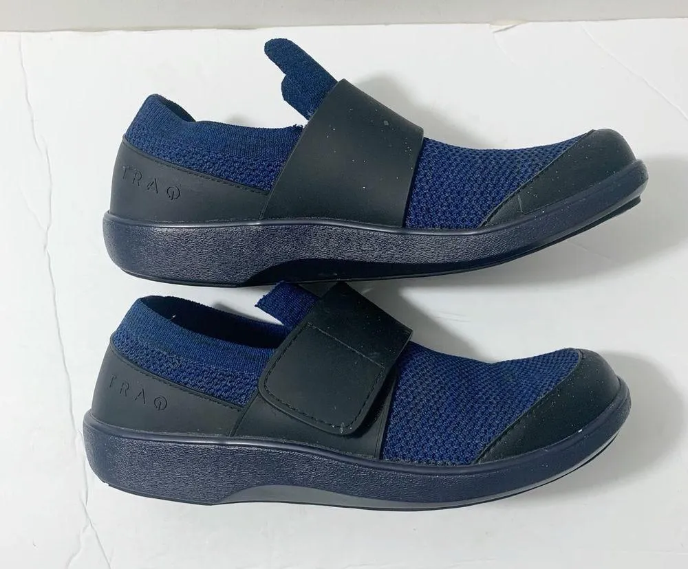 EUC TRAQ By  Qwik Navy Knit Slip On Comfort Clogs Size 39 US 9 - Image 10