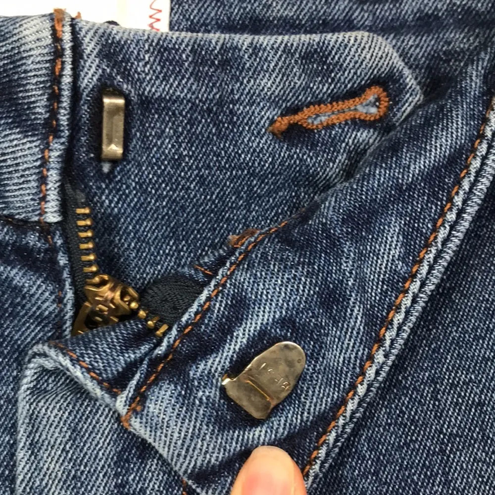 Sundry Women’s Le Soleil Star Print “LOVE” Embroidered Distressed Ankle Jeans - Image 7