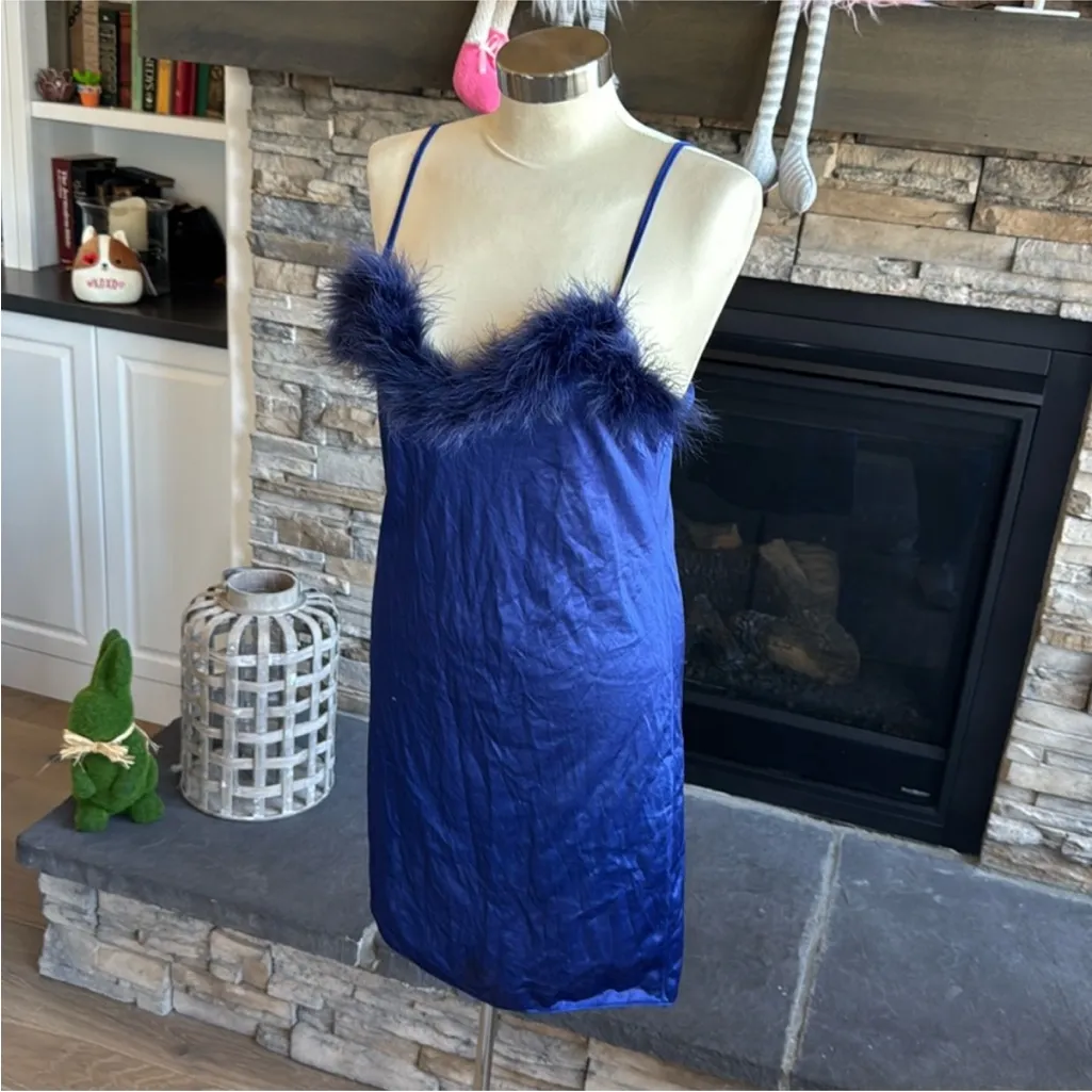 Elegant Blue Feather - Image 3