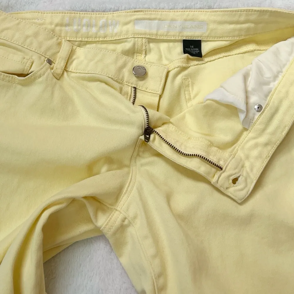 DKNY Ludlow Solid Yellow Denim Bermuda Shorts Mid Rise Size 14 Pockets - Image 6