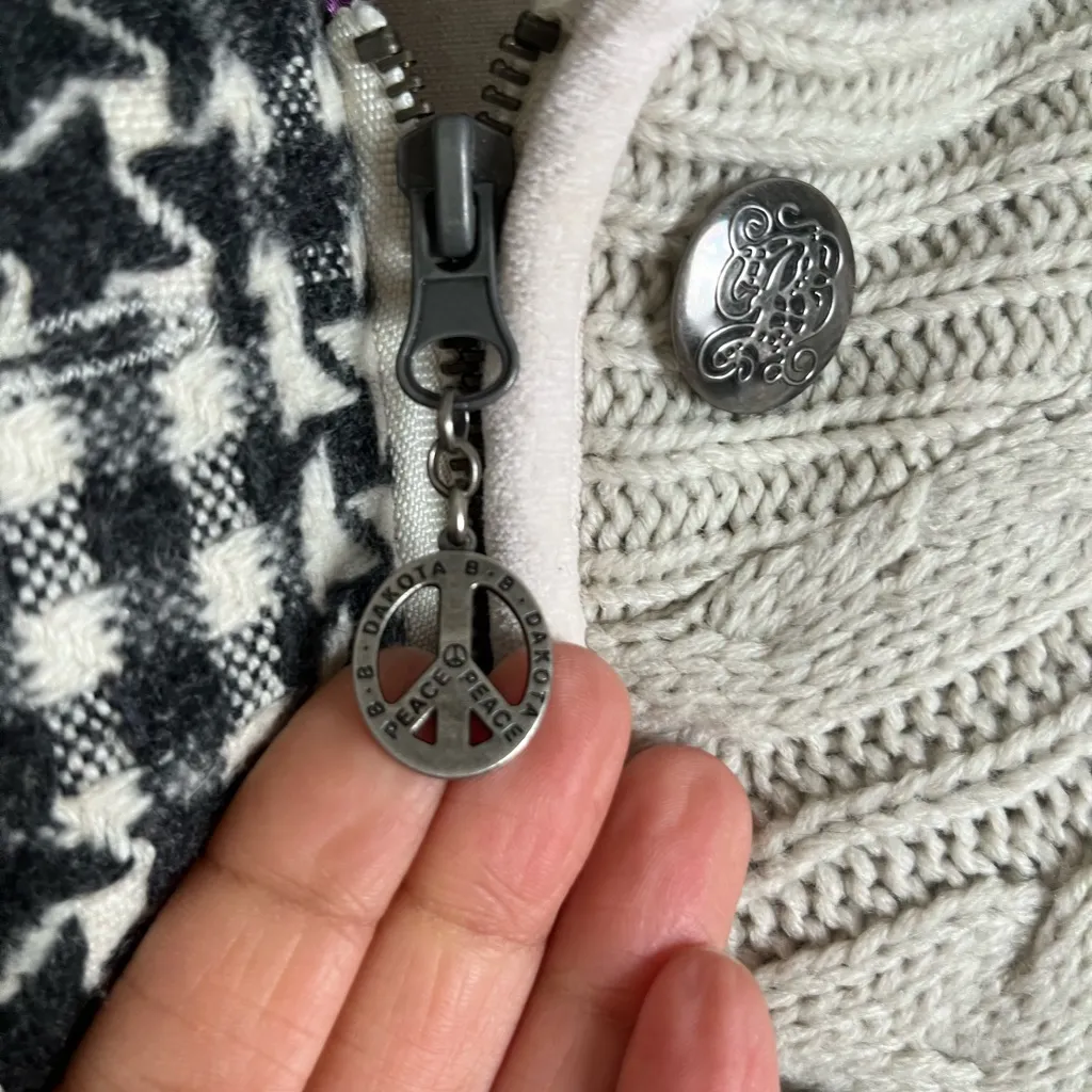 Jack By BB Dakota Cream Classic Knit Gilet Removeable Faux Fur Hood Purple Satin Gray - Image 6