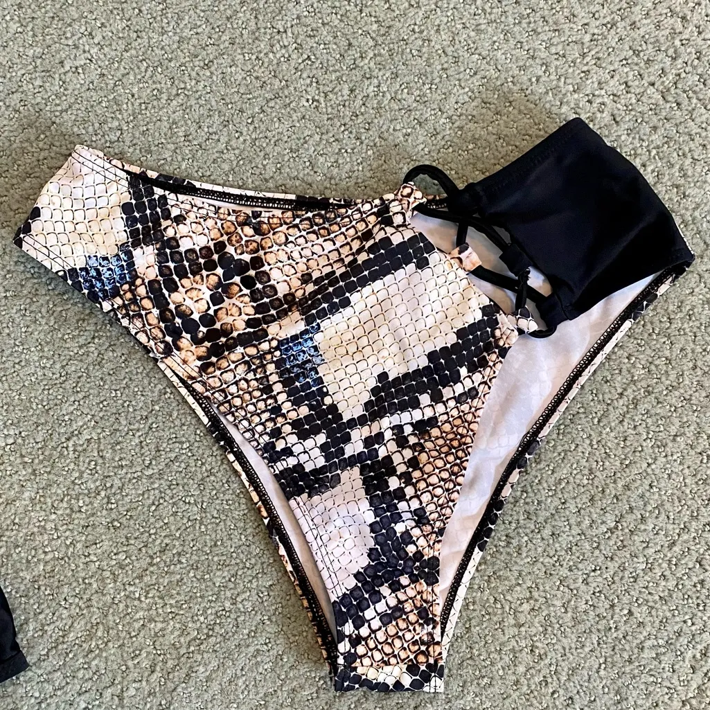 Snakeskin Cut-out One Shoulder Bikini Swimsuit - Brand new, never worn! 🖤🤍 - Image 2