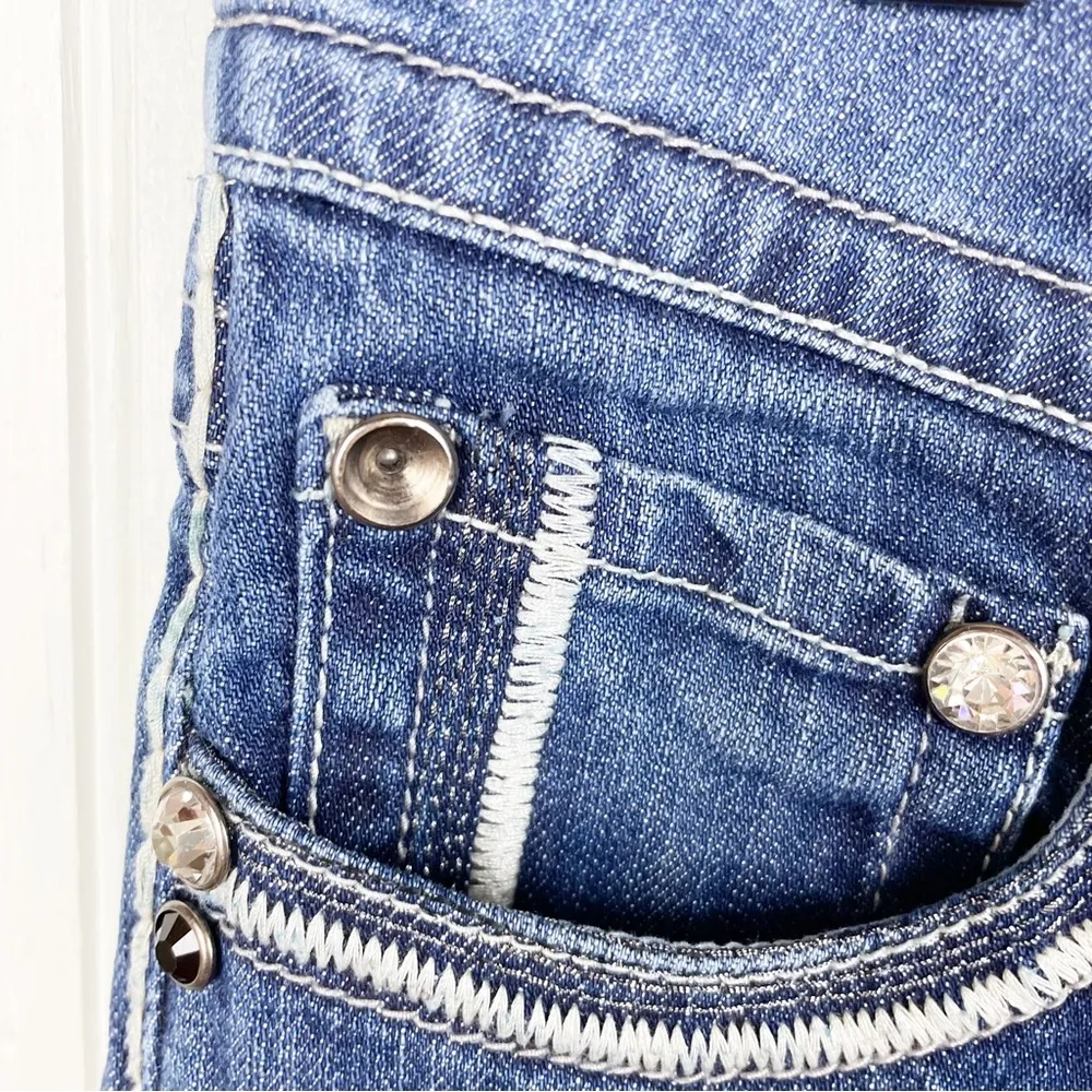 Adiktd Dark Wash Denim Boot Cut Jeans Low Rise Crystal Embellished Size 6 Short - Image 5