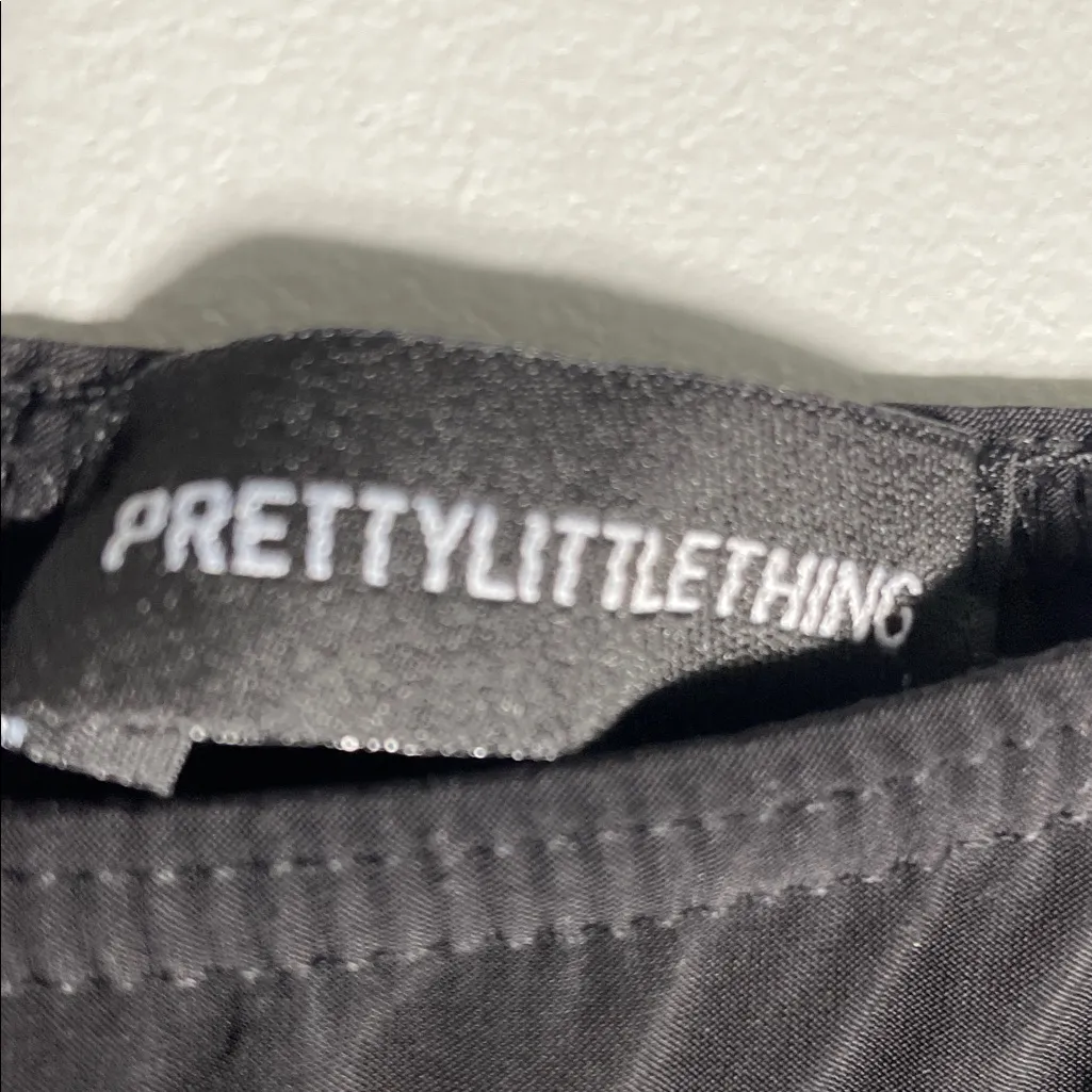 PrettyLittleThing Black Long Sleeve Crop Top - Image 2