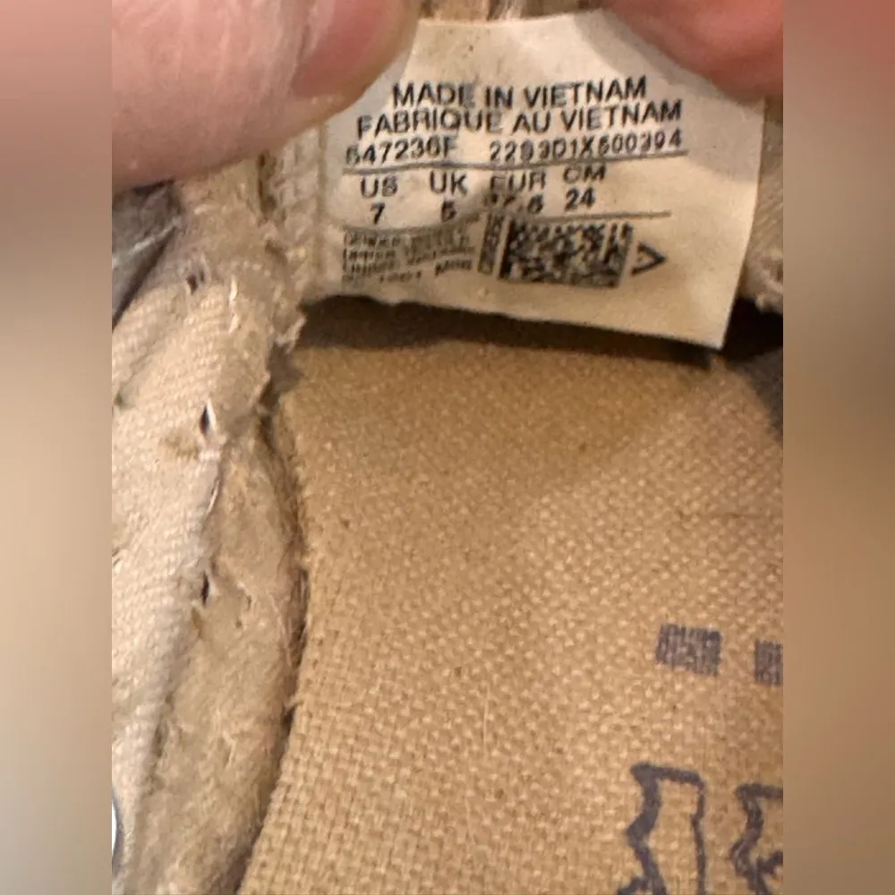 Tan Eyelet Converse size 7 - Image 3