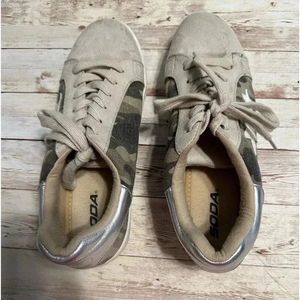Soda Camo Sneakers Size 8.5 Silver - Image 2