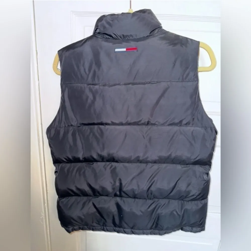 Tommy Hilfiger‎ Women's Black Puffer Vest Size Medium - Image 2