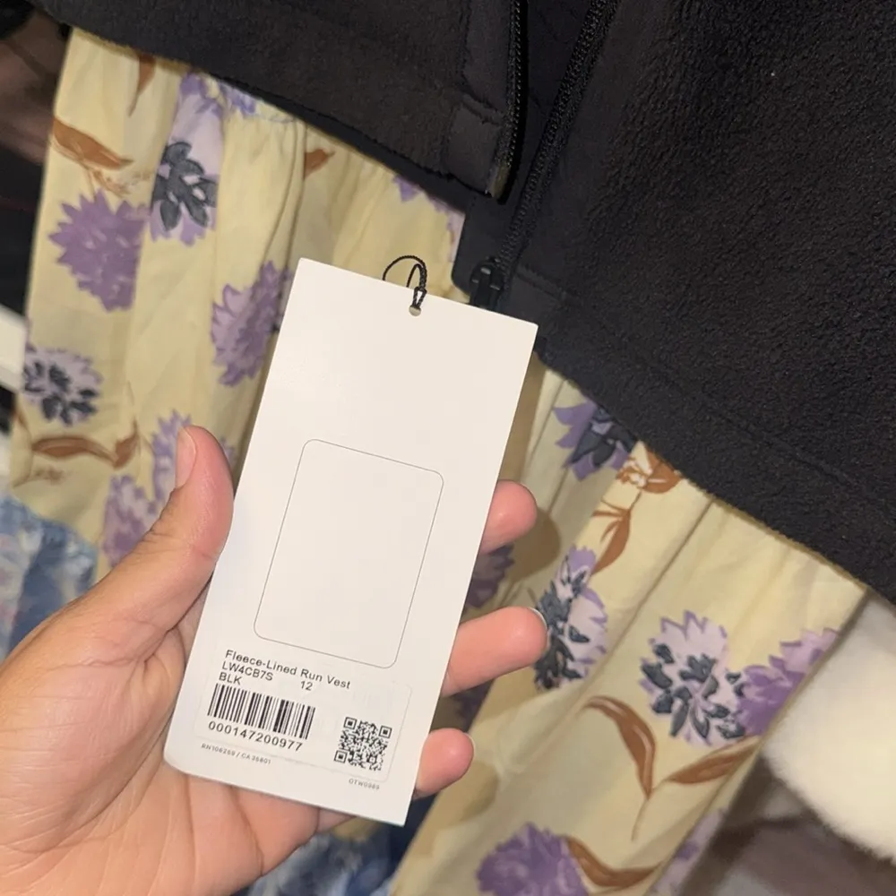 Lululemon Black Fleece-Lined Running Vest - Image 9