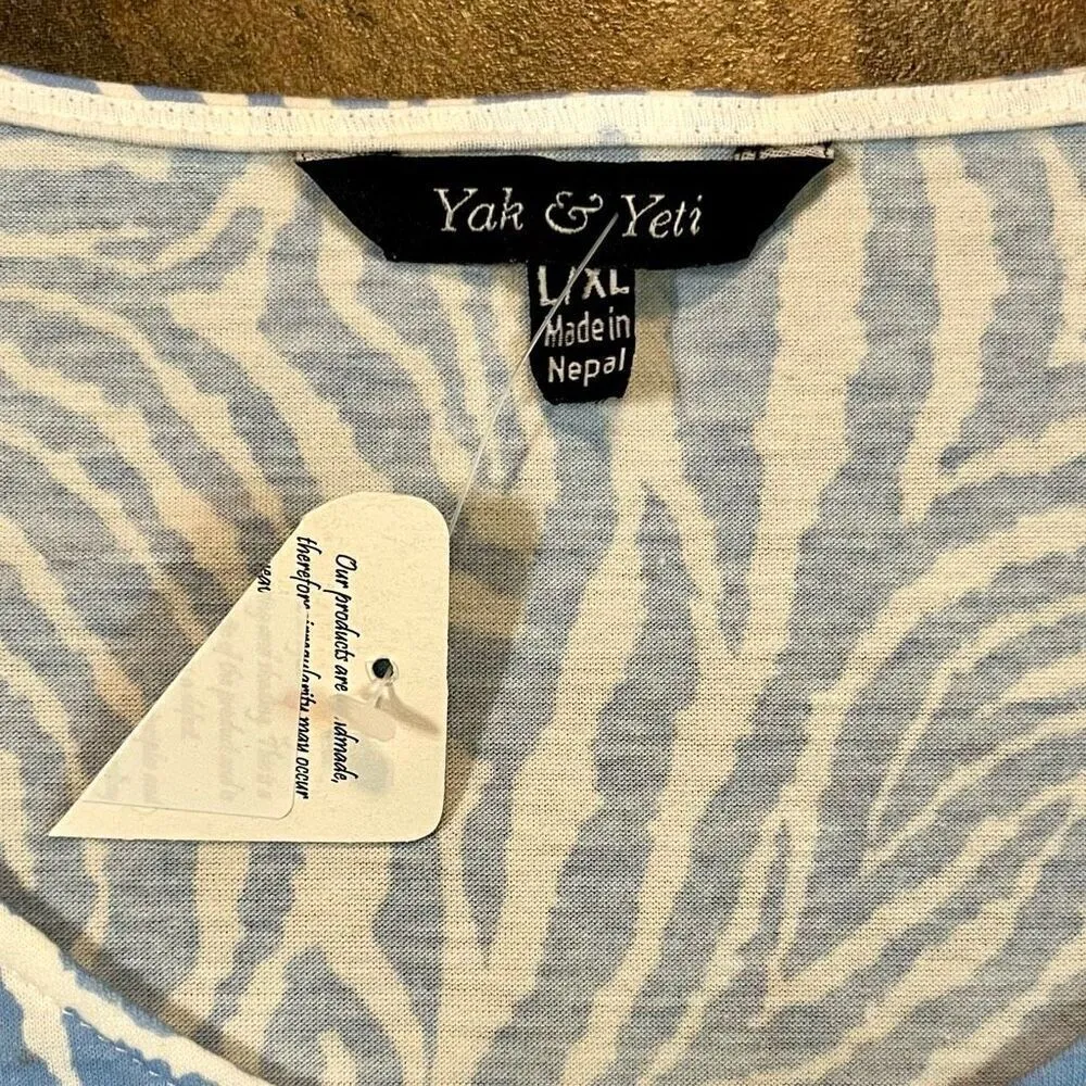 NWT Yak & Yeti Blue Zig Zag Zebra Striped Short Sleeve Blouse L/XL Size L - Image 10