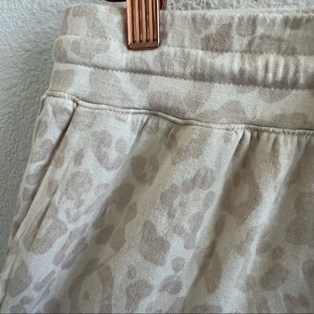 Splendid Neutral Leopard Print Lounge Pants Cozy Jogger Elastic Waist S - Image 3