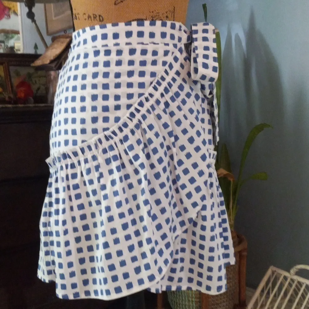 Vineyard Vines Painterly Grid Blue White Faux Wrap Ruffle Mini Skirt - Image 12