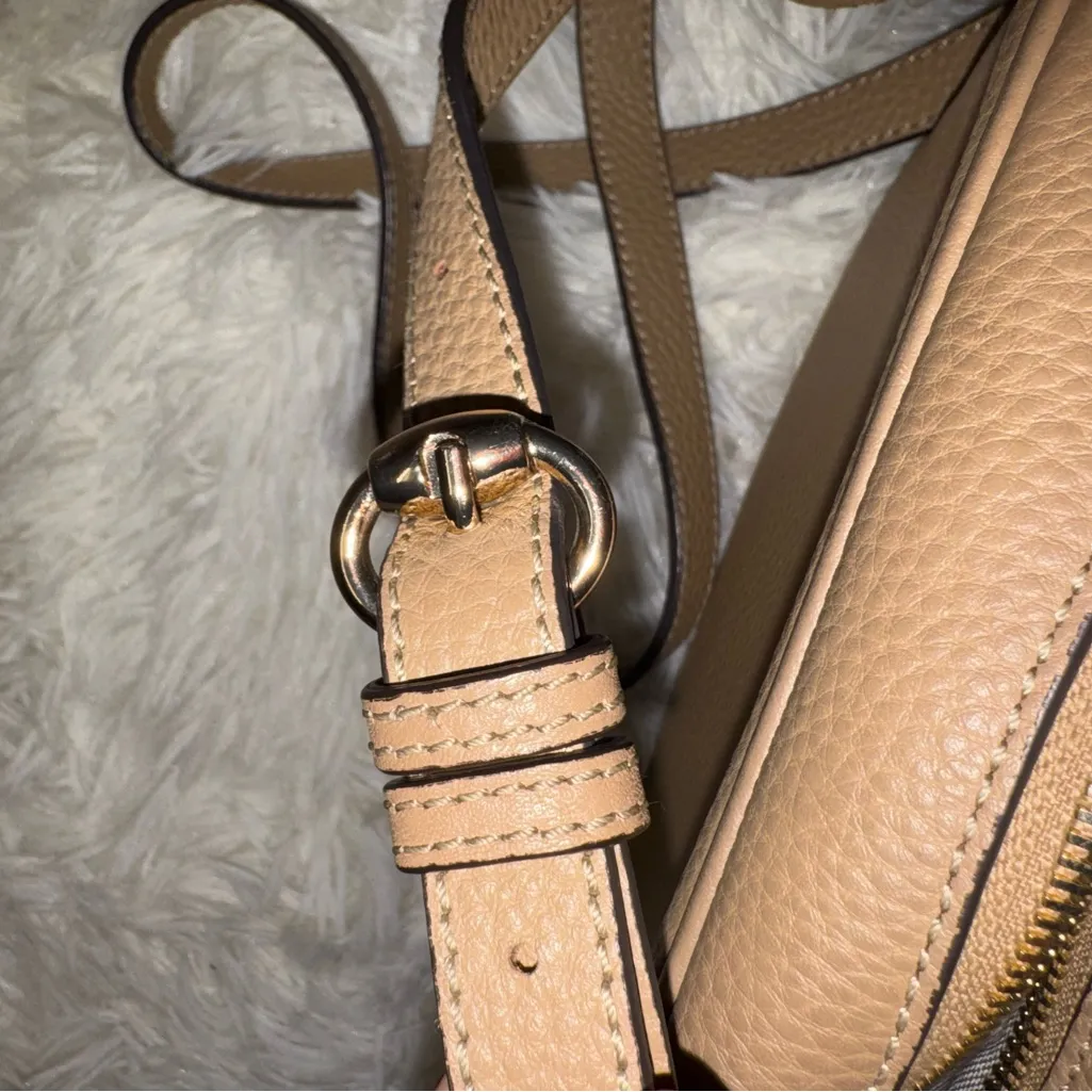 Gucci SOHO Disco Camelia cross body Bag In Brown Pebbled Leather - Image 9