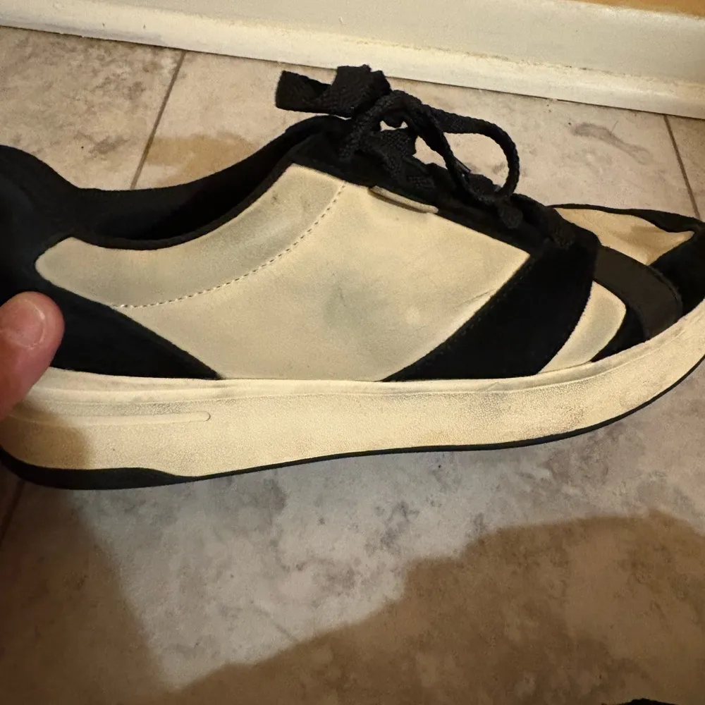 x Keds The Court Sneakers in Black/Cream - Image 7