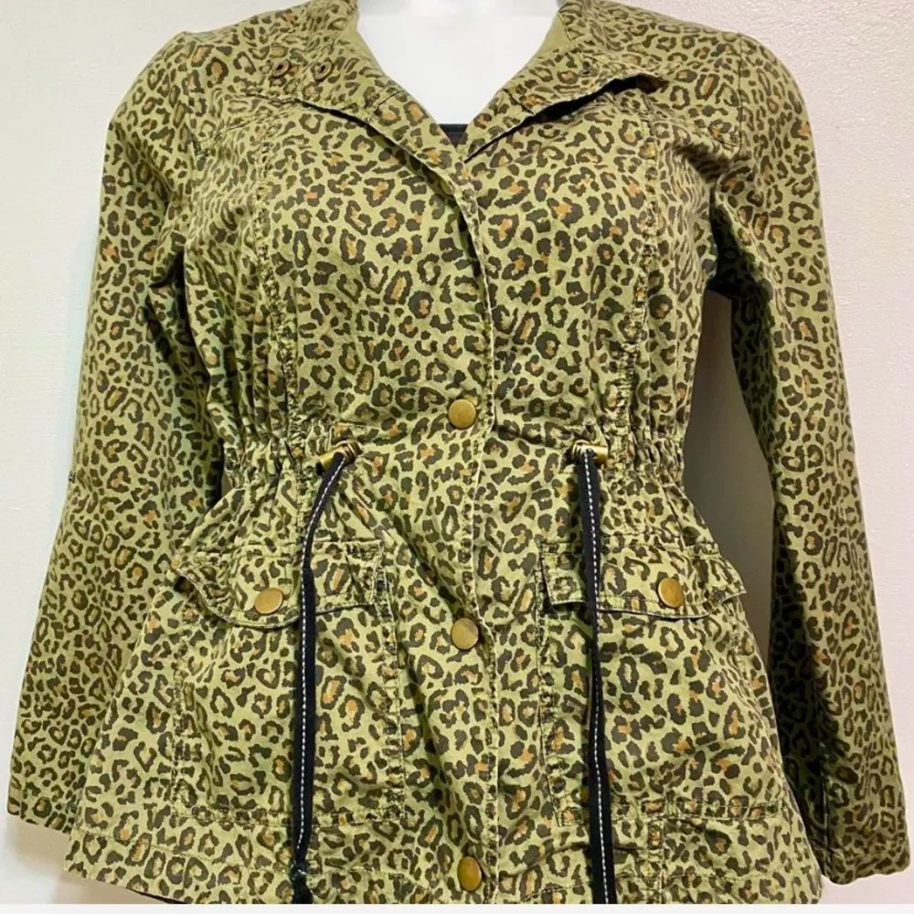 Maurice’s Green and Brown Leopard Print Drawcord Waist Schacket Button-Up Blouse - Image 3