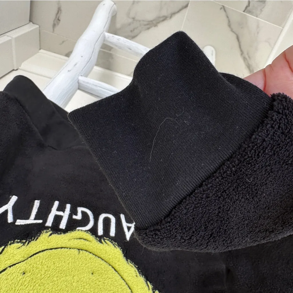 The Grinch 'Naughty' Juniors Black Fuzzy Soft Sweatshirt Top Size XSmall - Image 3