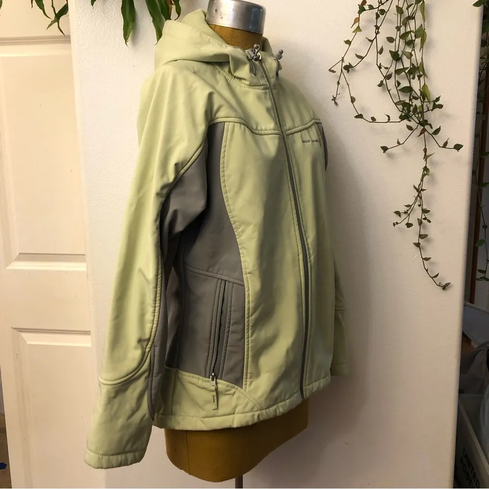 winter jackets Women's Soft Shell Fleece Lined Hooded Green - Image 3