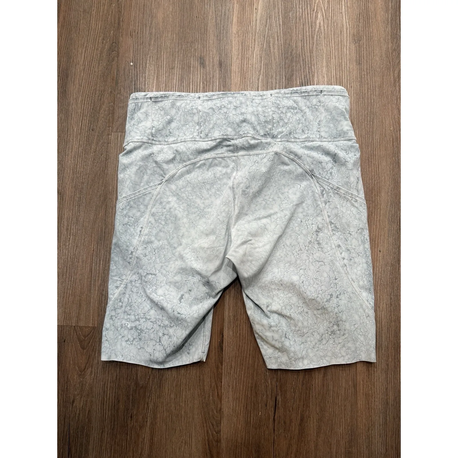 Lululemon Fast Free Short 10" City Grit White Blue Fog Women 14 Yoga Biker - Image 3