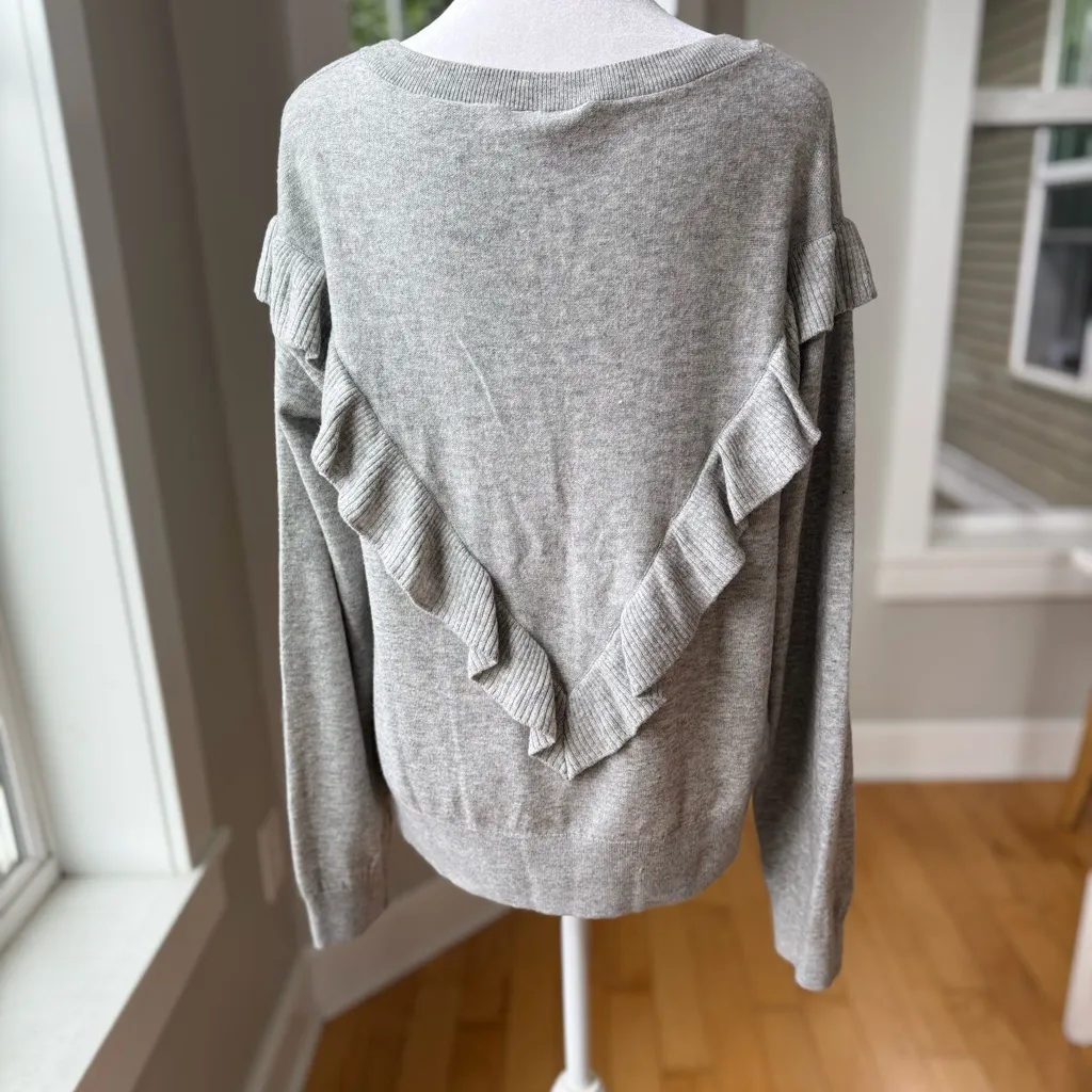 GAP Light Gray Merino Wool Blend Ruffle Detail Crewneck Sweater Size Large - Image 3