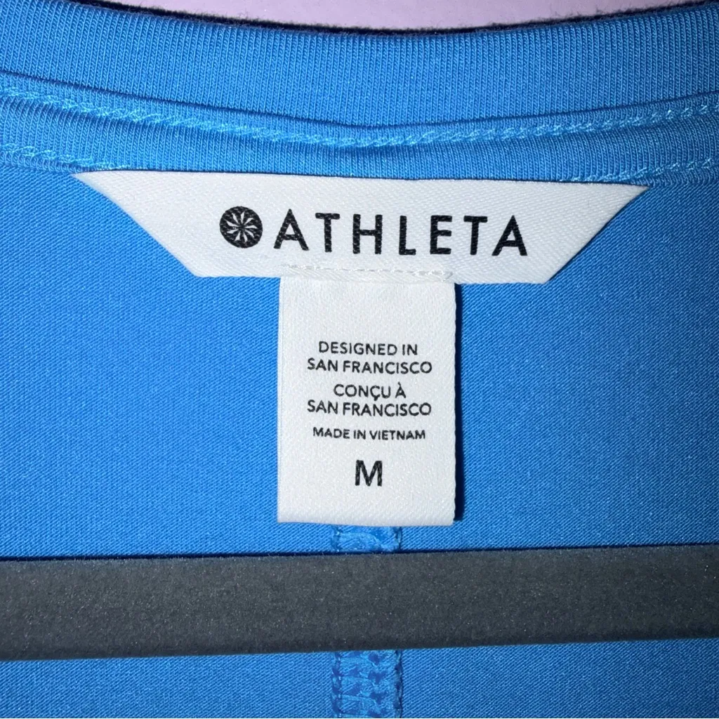 Athleta Stratus II Tee Short Sleeve Shirt Women M Athleisure Travel Errands Gym - Image 4