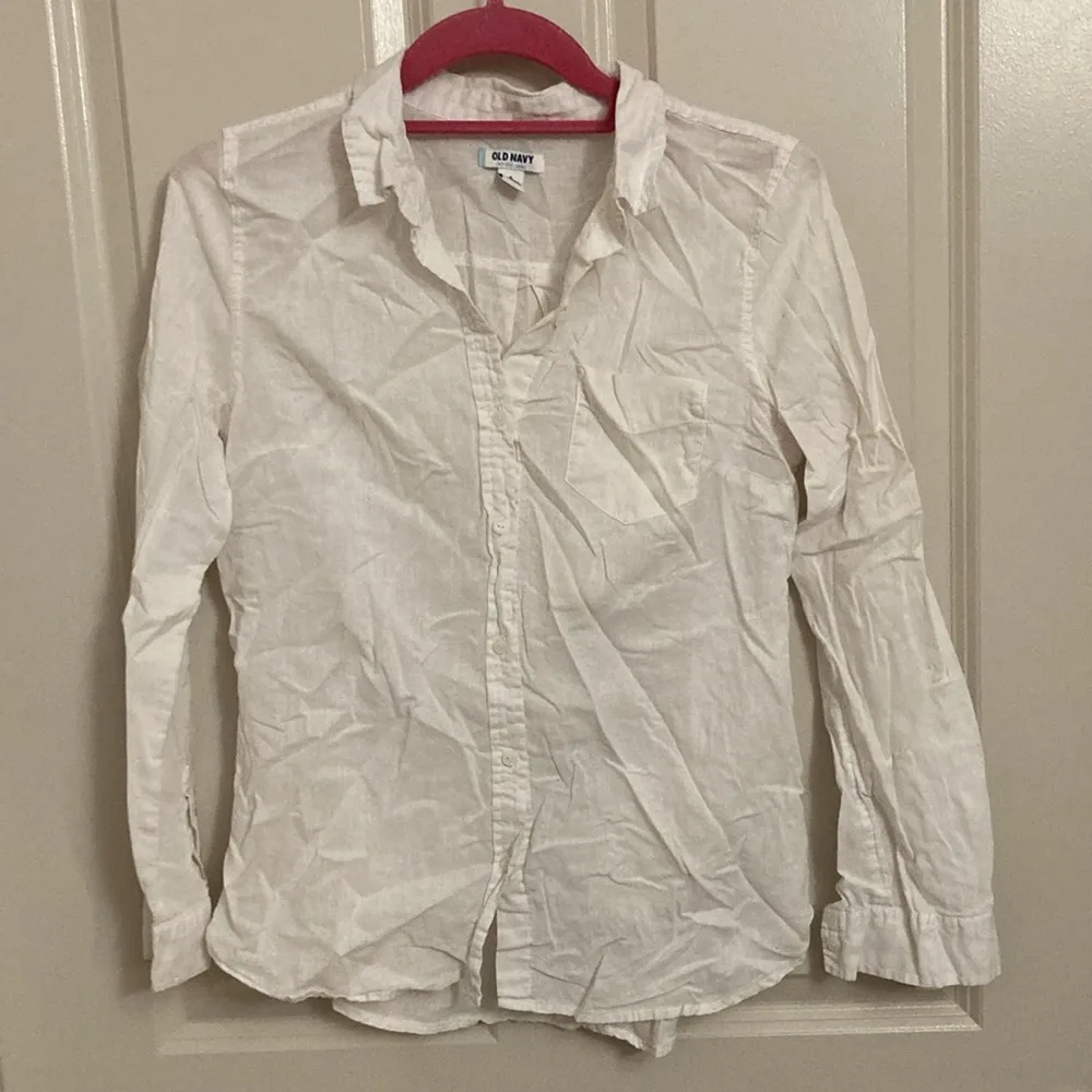 Old Navy Basic White Button Down Shirt - Image 3